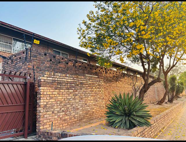 3 BEDROOM DUPLEX FOR SALE IN SILVERTON